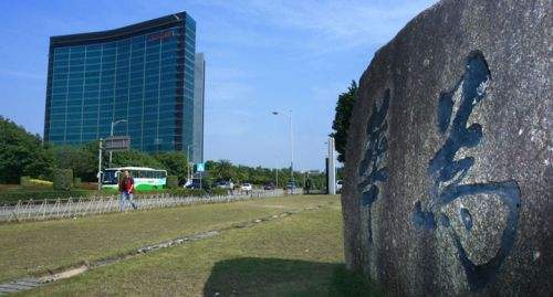 深圳華為總部大廈冷卻塔風機更換