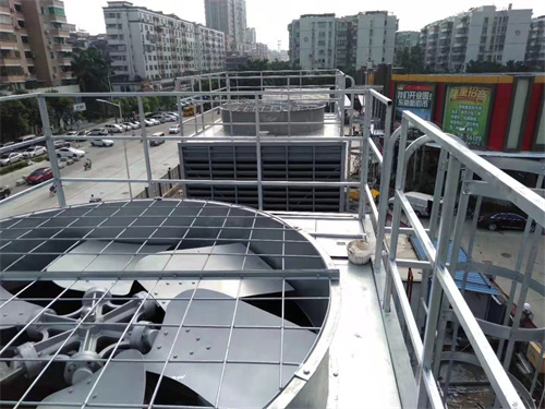 方形冷卻塔在應(yīng)用中具有這樣的優(yōu)點,圓形冷卻塔和方形冷卻塔